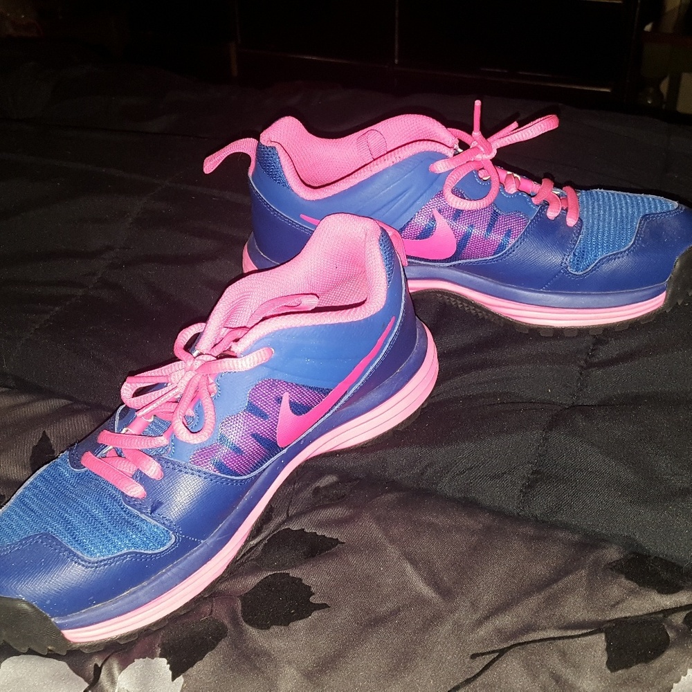 Nike tennis shoes